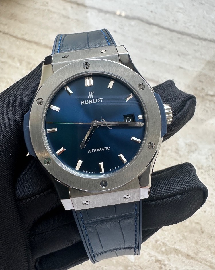 Часы Hublot Classic Fusion Automatic 42 mm 542.NX.7170.LR
