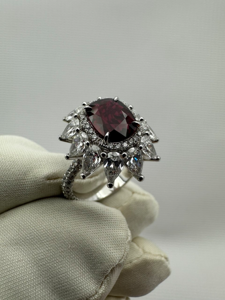 Кольцо No name с рубином 2.00ct и бриллиантами.