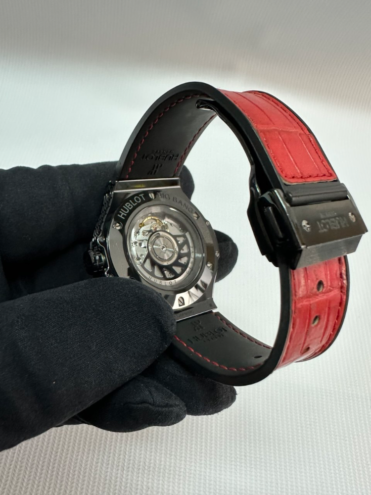 Часы Hublot Big Bang Tutti Frutti Red Caviar 346.CD.1800.LR.1913
