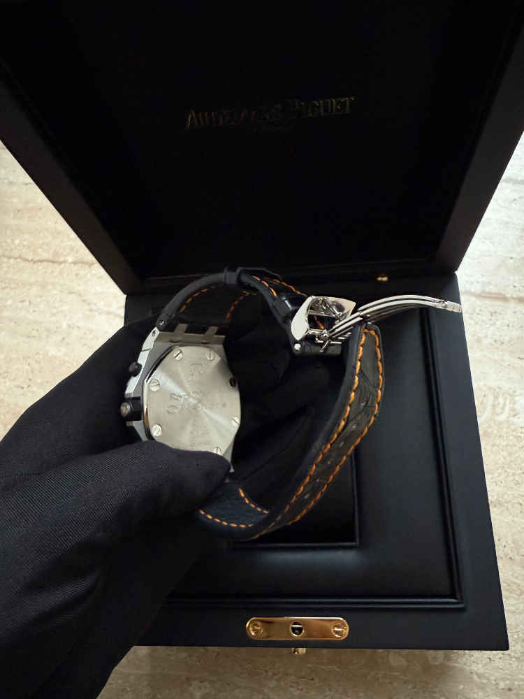 Часы AUDEMARS PIGUET Royal Oak Offshore Volcano Chronograph 26170ST.OO.D101CR.01