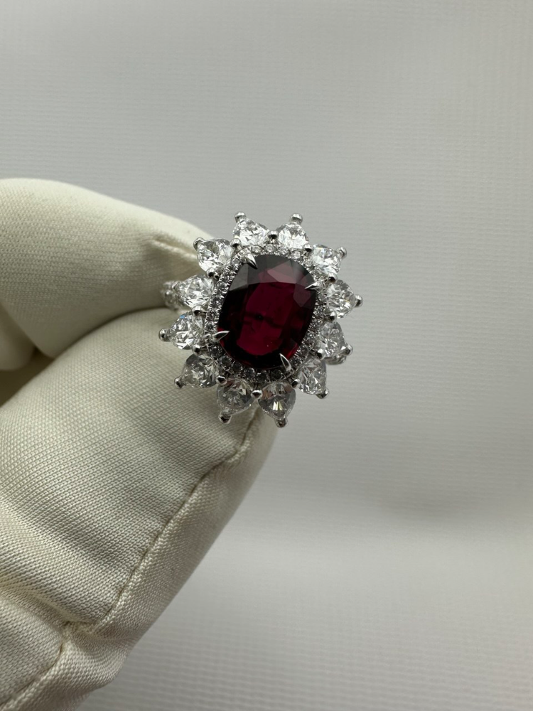 Кольцо No name с рубином 2.00ct и бриллиантами.