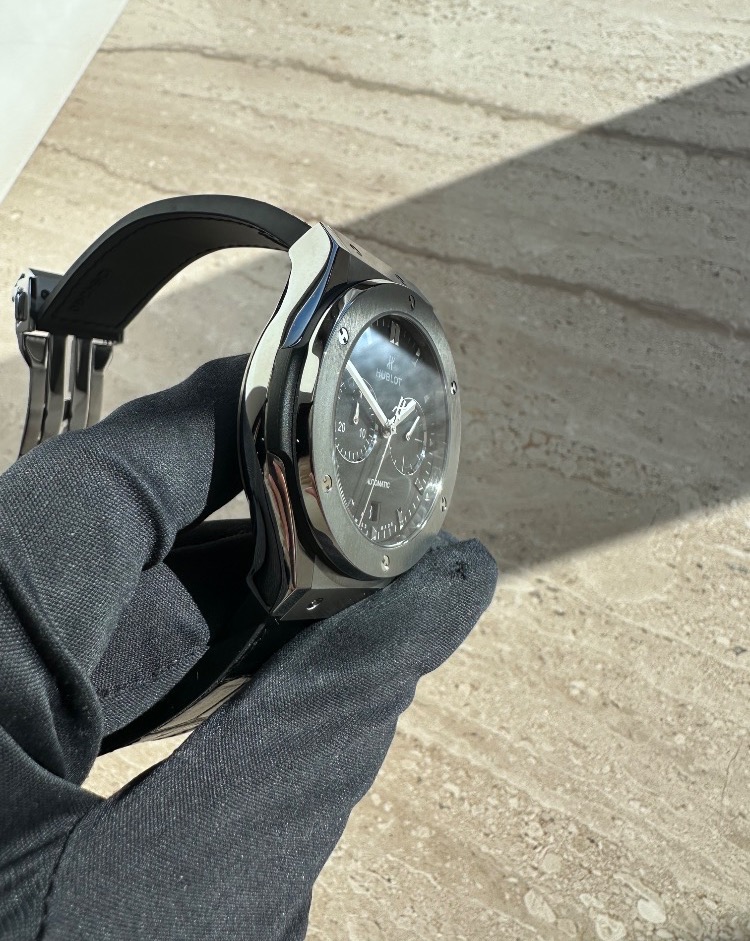 Часы Hublot Classic Fusion Chronograph 42 mm 541.NX.1171.LR