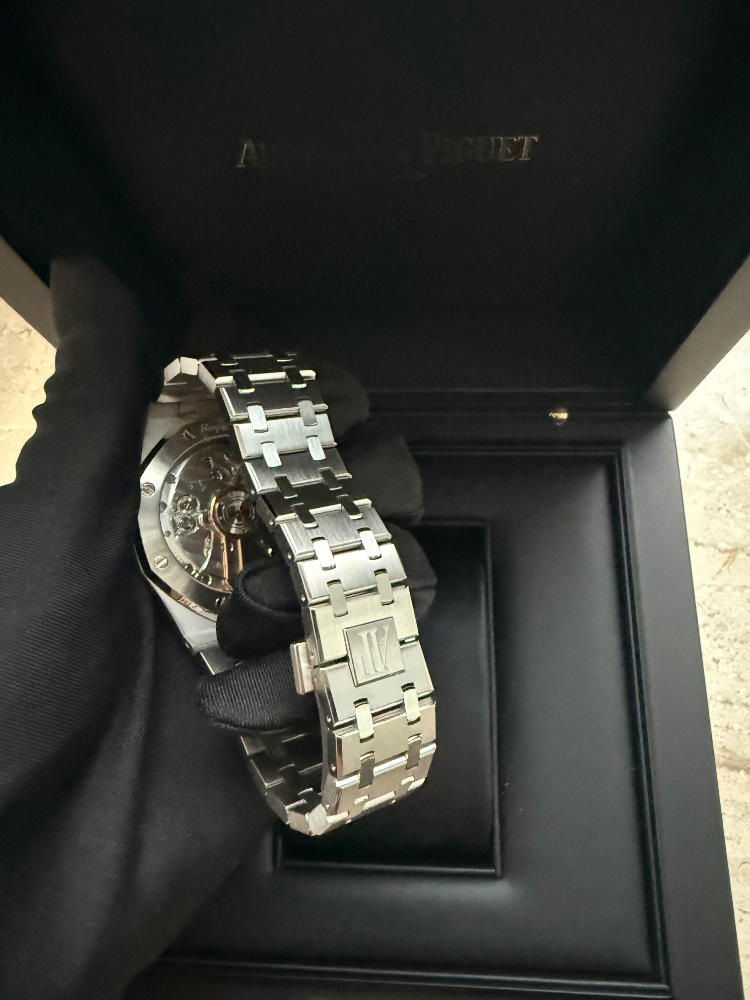 Часы AUDEMARS PIGUET ROYAL OAK SELFWINDING 41 MM 15500ST.OO.1220ST.03