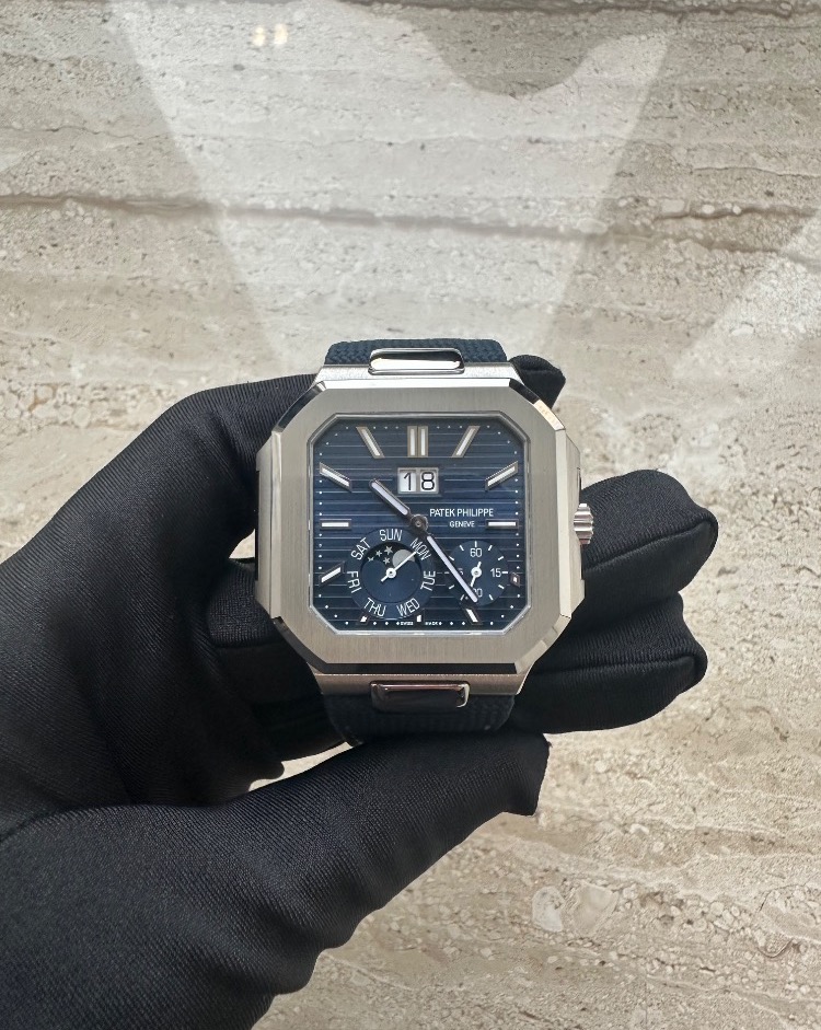 Часы Patek Philippe CUBITUS GRANDE DATE 5822P-001