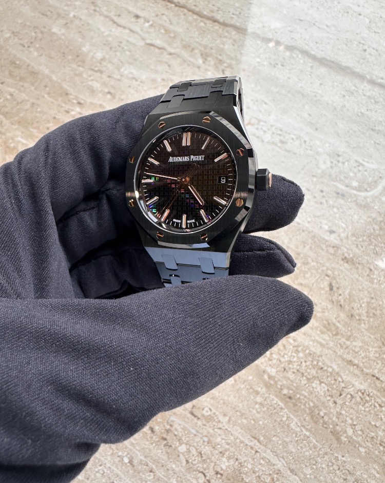 Часы AUDEMARS PIGUET Royal Oak Selfwinding CAROLINA BUCCI LIMITED EDITION 77350CE.OO.1266CE.02.A