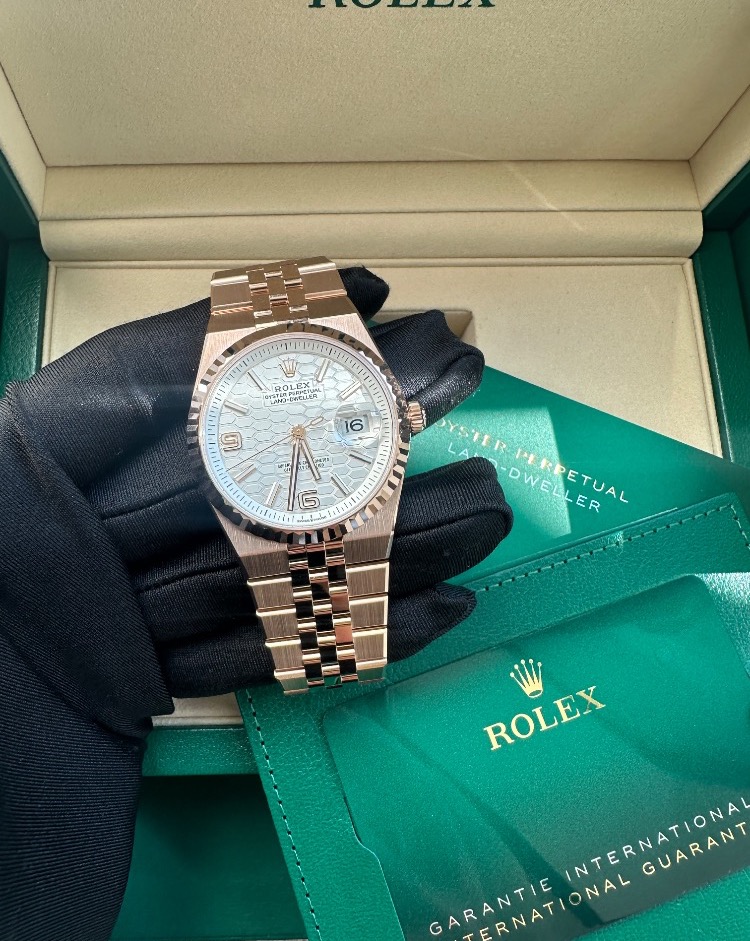 Часы Rolex LAND-DWELLER Rose gold 127235-0001